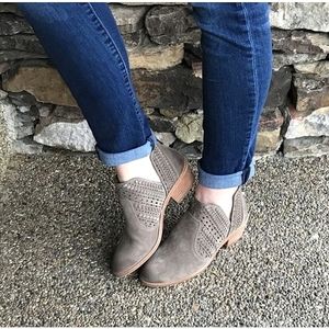 Vince camuto ankle boots prasata